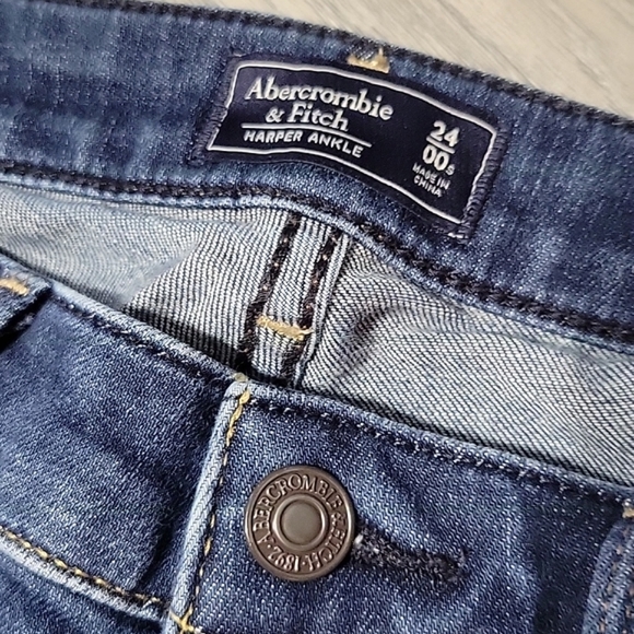 A&F Harper Ankle Distressed Jeans Size 24W/00 Short - Picture 4 of 5